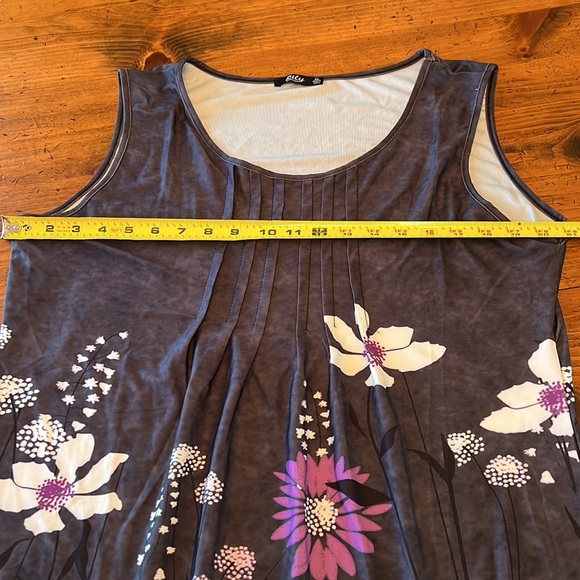 Lily Sleeveless Tunic Top Dark Gray w/ Purple & White Flowers Size XL - Picture 8 of 9